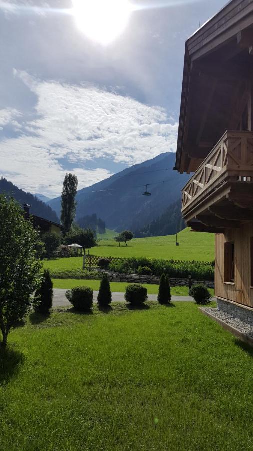 Griena NaturChalets **** Mayrhofen Buitenkant foto